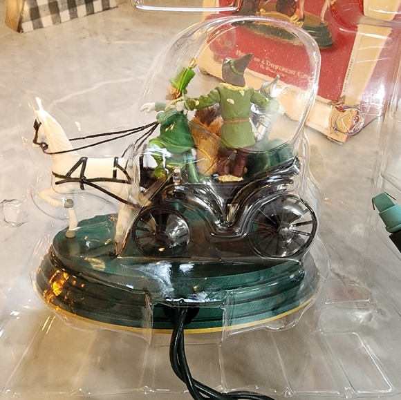 Horse Of A Different Color Hallmark Christmas Wizard of Oz ornament - Picture 3 of 6